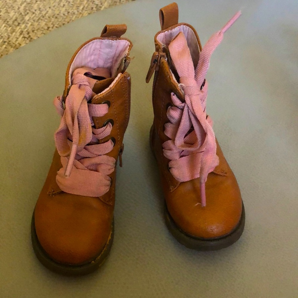 Cat & Jack girl boots size 5